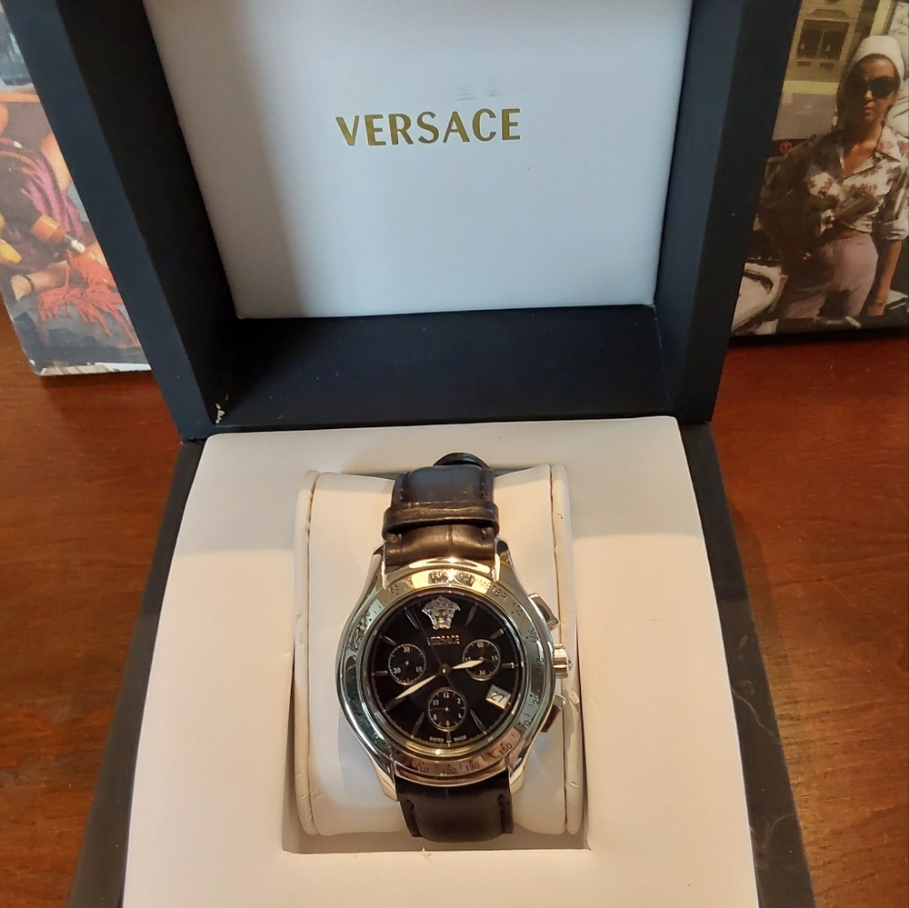 VERSACE Watch - Picture 2 of 2